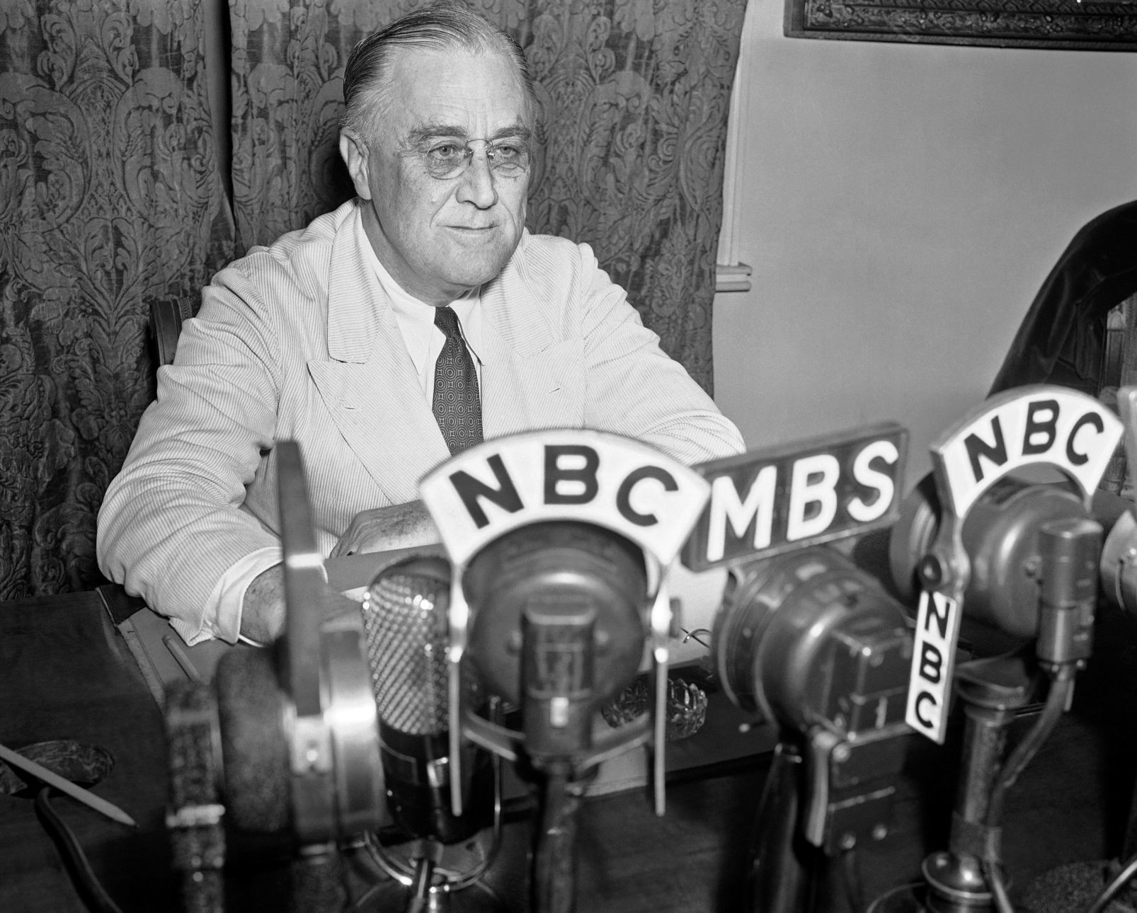 1940: Alien Registration Act